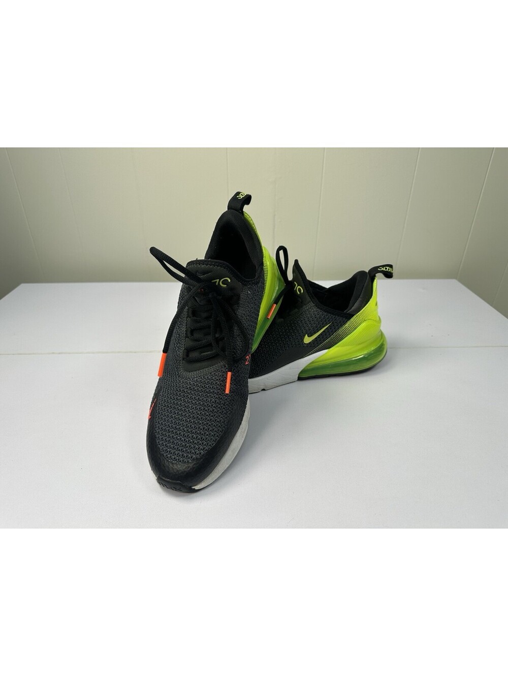 Nike Air Max 270 Men’s Size 9.5 Black Volt Running Shoes Sneakers AQ9164-005